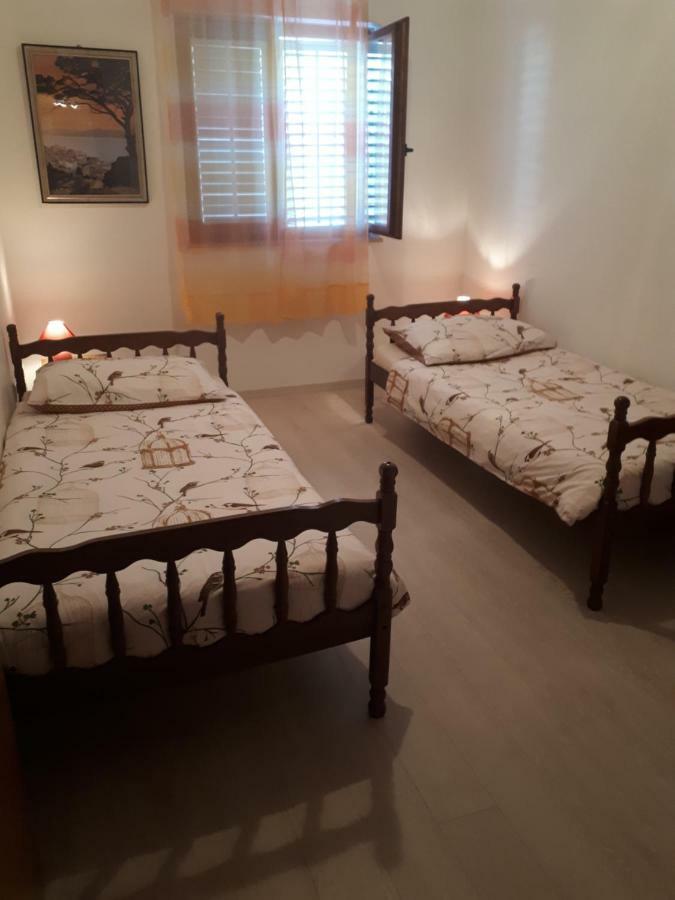Apartments Njivice Bajcic ภายนอก รูปภาพ